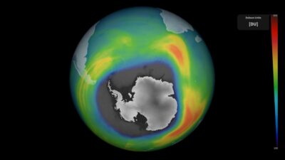 revelaron que el agujero de la capa de ozono sobre la Antártida este 2023, es uno de los más grandes jamás registrados.