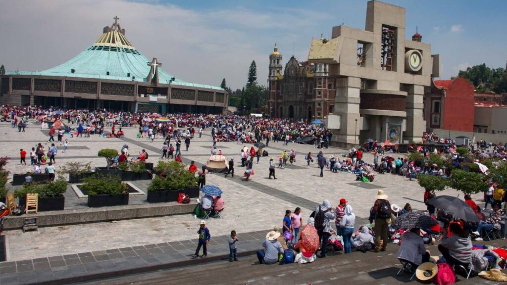 PEREGRINOS BASILICA DE GUADALUPE GUSTAVO A MADERO CIERRES