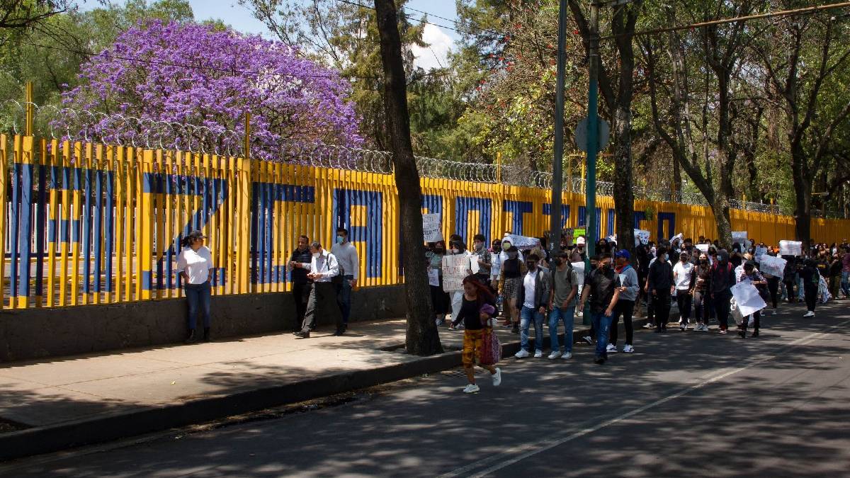 Roban camioneta y asaltan a estudiantes del CCH Azcapotzalco en la México-Querétaro