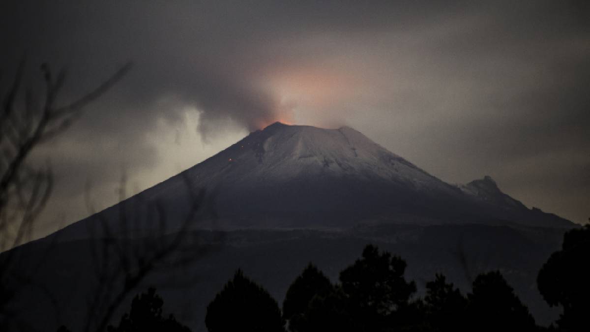 Video: tormenta eléctrica crea espectáculo de luces sobre el volcán Popocatépetl