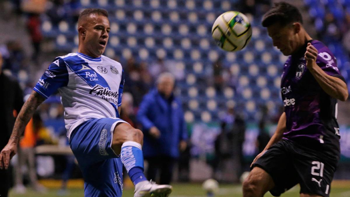 ¡Nomás no salen chispas! Puebla y Rayados empatan en el Cuauhtémoc