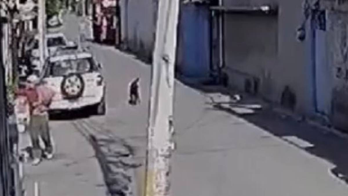 ¿La ocasión hace al ladrón? Roba par de tenis que se secaban en una ventana en Cuautitlán Izcalli