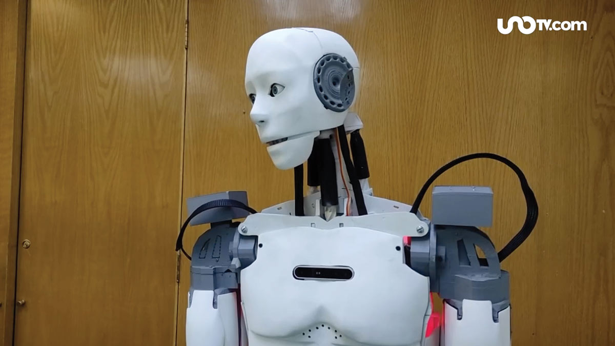 Mich, el robot creado por egresados del IPN, que ayuda a niños con autismo