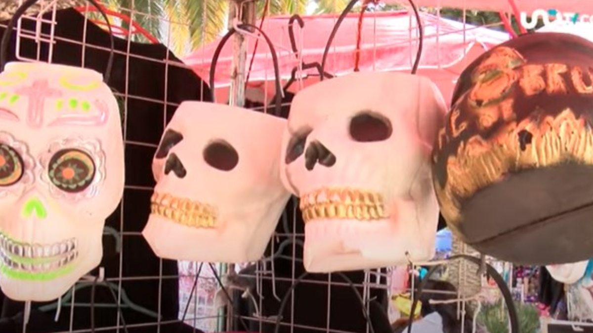 Comerciantes instalan romería de Día de Muertos en el Centro de la CDMX