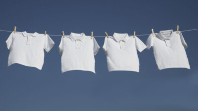 ¿Cómo dejar la ropa blanca sin cloro?