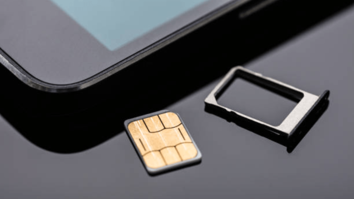 Alertan por fraude con el que duplican la tarjeta SIM de tu celular para robarte: ¿cómo evitar caer en esta estafa?