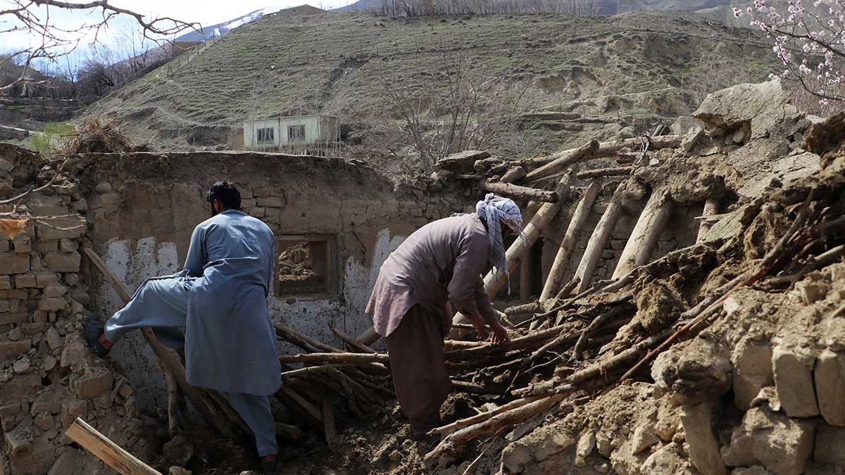 Sismo en Afganistán de magnitud 6.3 deja, al menos, 120 muertos