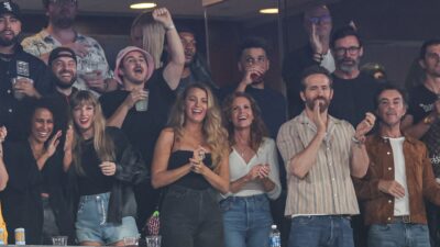 Taylor Swift Travis Kelce Nfl Ryan Reynolds Hugh Jackman Chiefs Jets