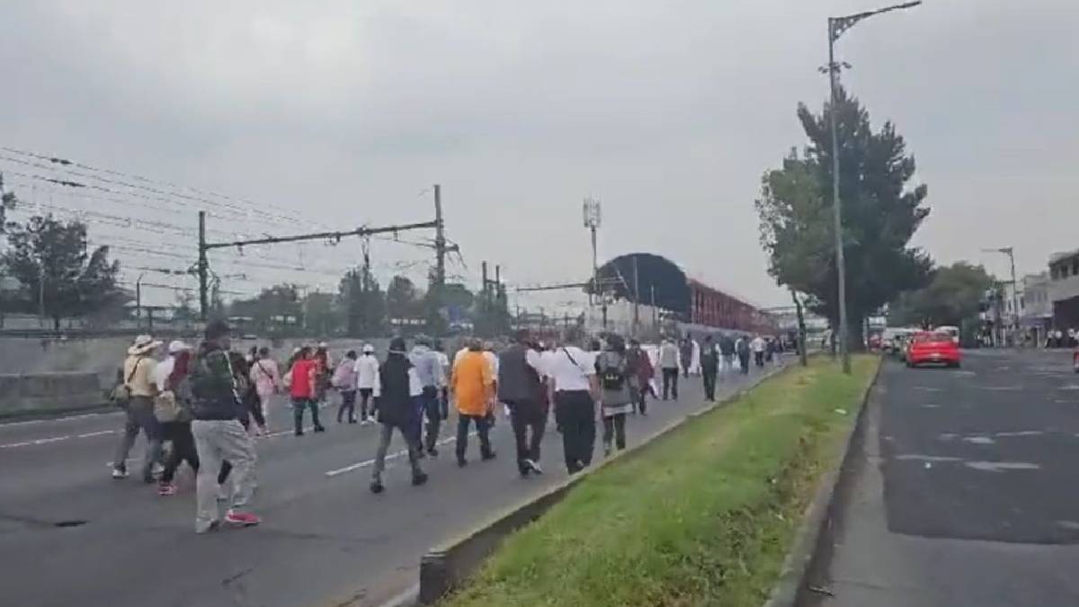 Se restablece circulación en Calzada Ignacio Zaragoza tras paso de transportistas