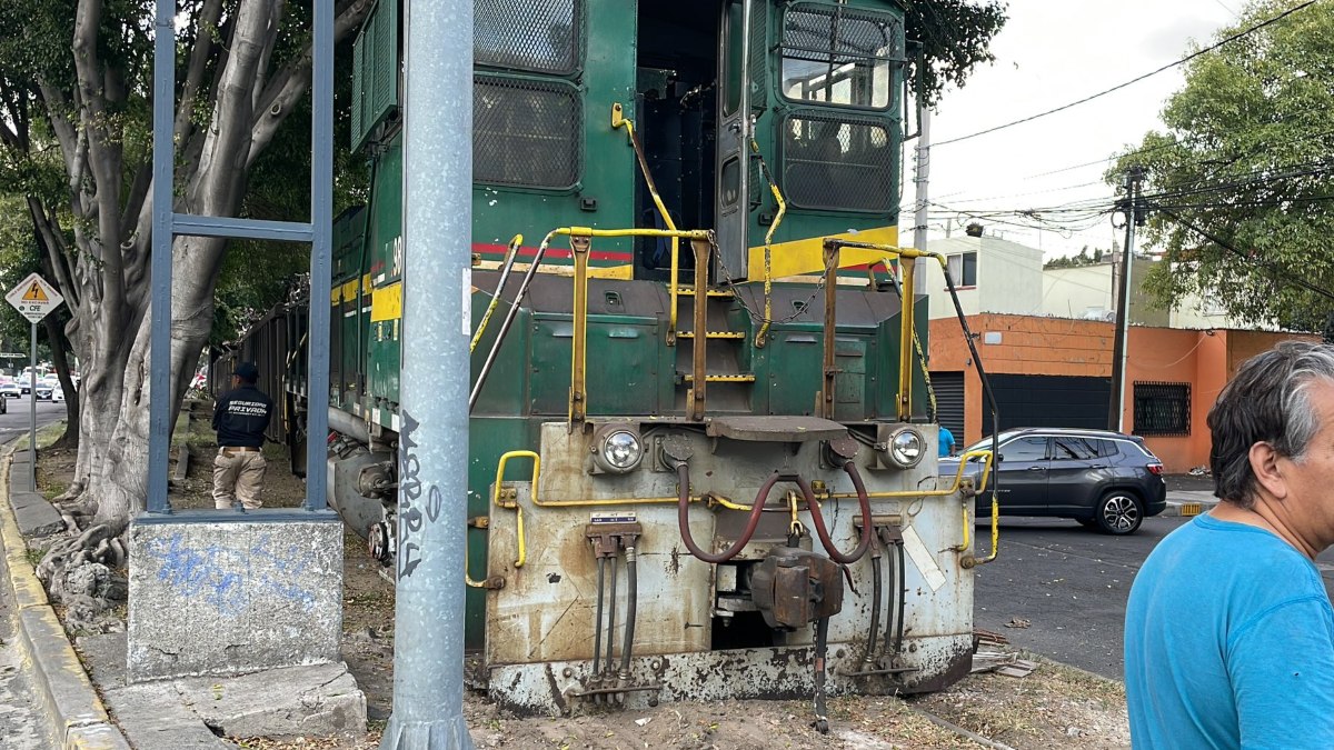 Caos vehicular: tren se descarrila en Ferrocarril Hidalgo