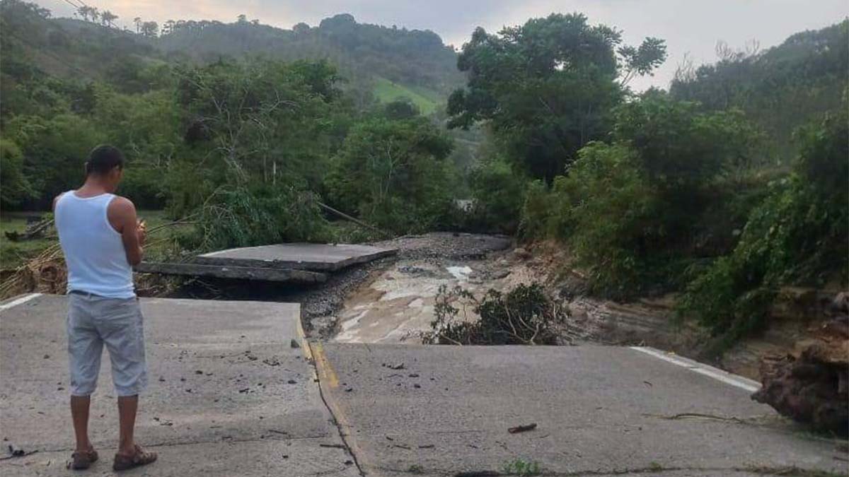 Tromba causa daños en Venustiano Carranza, Puebla; hay más de 25 casas afectadas