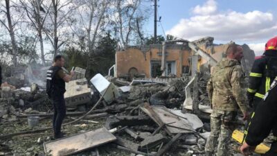 Ucrania: Al menos 49 muertos por bombardeo ruso en Járkov
