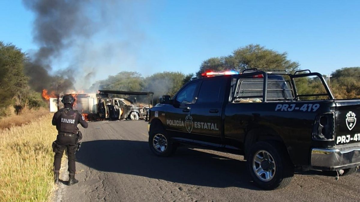 Grupo armado agrede a militares en Jalisco y realiza bloqueos carreteros
