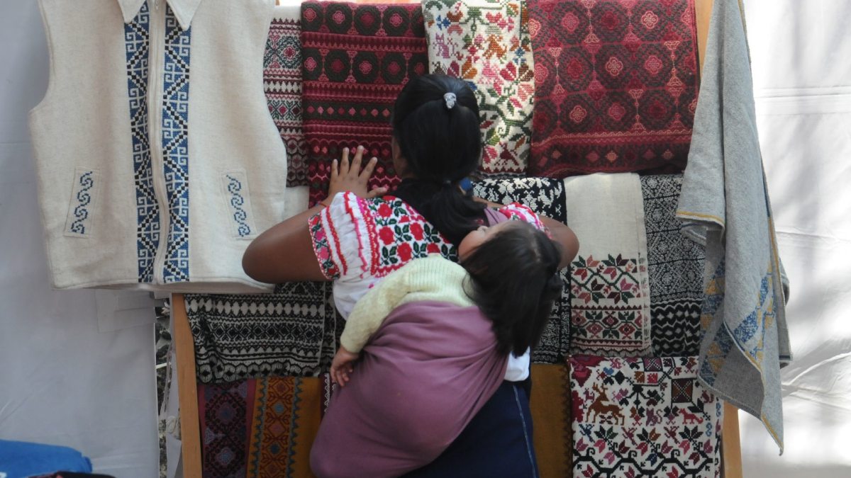Encuentro de arte textil: Más de 300 artesanos ponen a la venta sus diseños