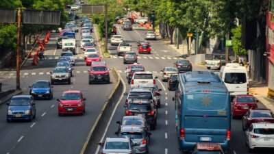 Tráfico en avenida Constituyentes de la CDMX