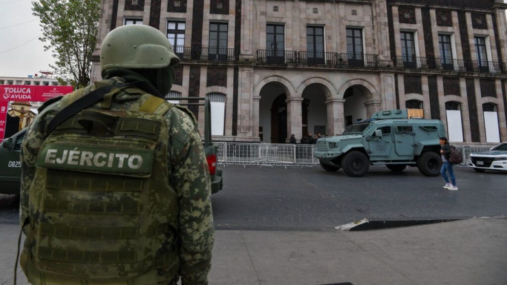 Militares resguardan las oficinas del Ayuntamiento de Toluca
