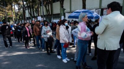 Becas Benito Juárez: Rezagados en CDMX recibirán tarjetas bancarias