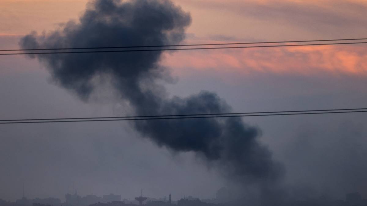 Hospital de Gaza afirma que el bombardeo de una escuela dejó 50 muertos