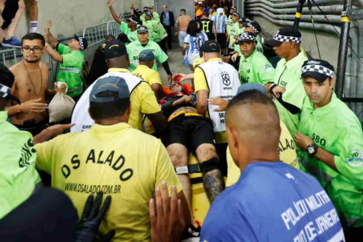 Brasil-Argentina Se Retrasa Por Violencia Entre Policías E Hinchas Y Se ...