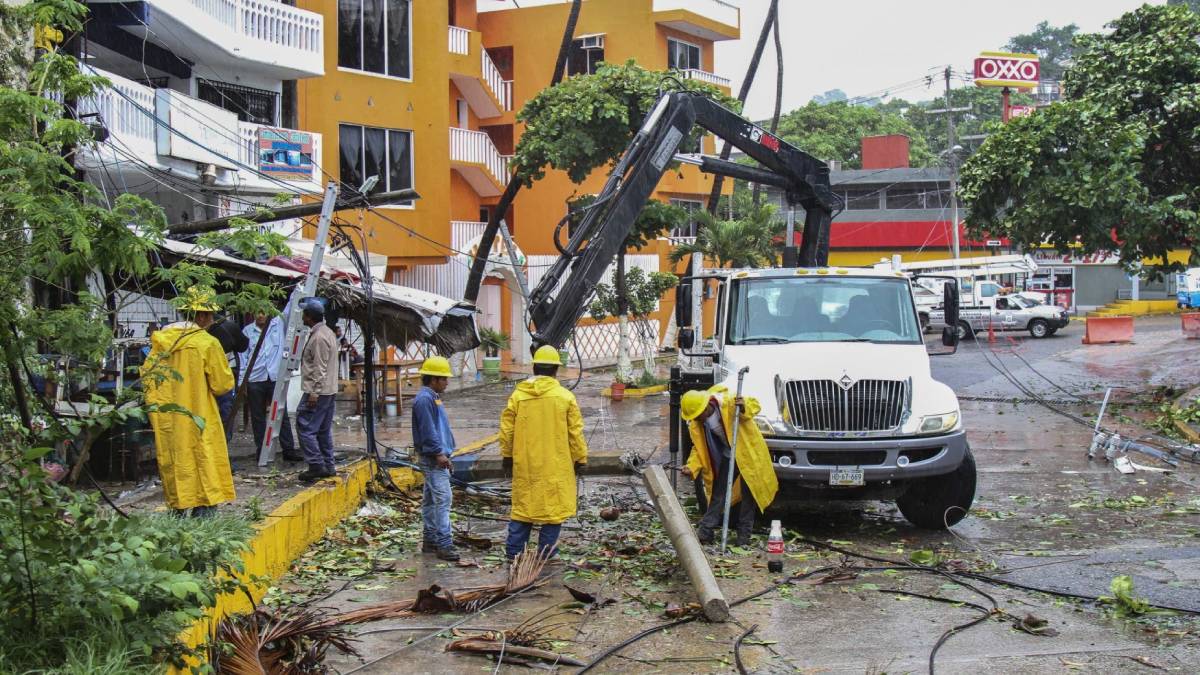 CFE lleva un 93% restablecido de la infraestructura eléctrica en Guerrero después del paso del huracán Otis