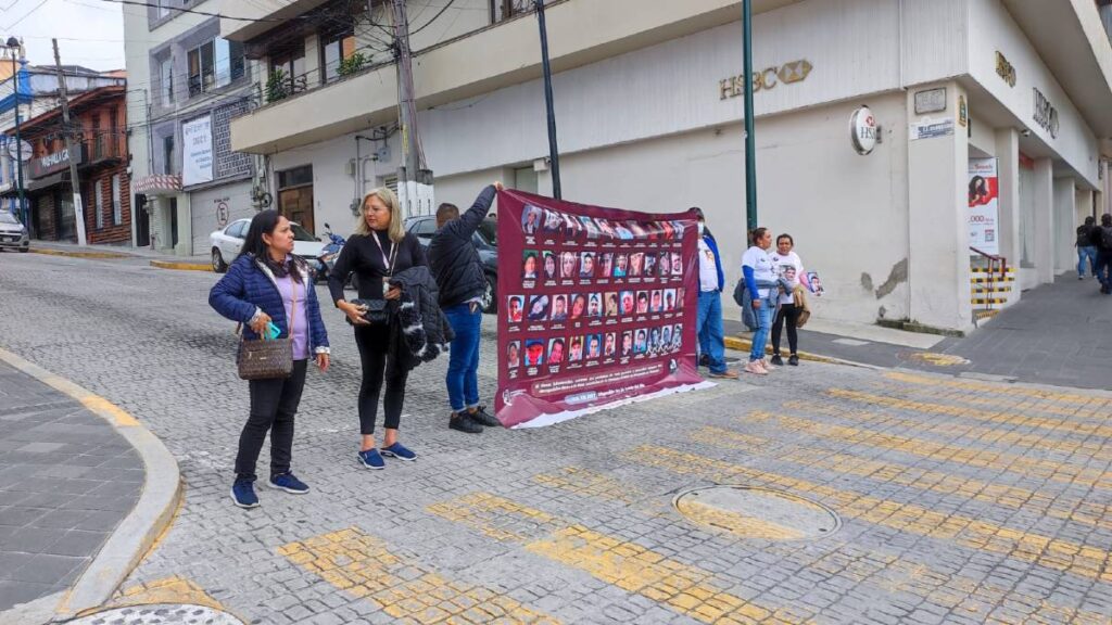 Colectivos de familiares de personas desaparecidas paralizan Xalapa
