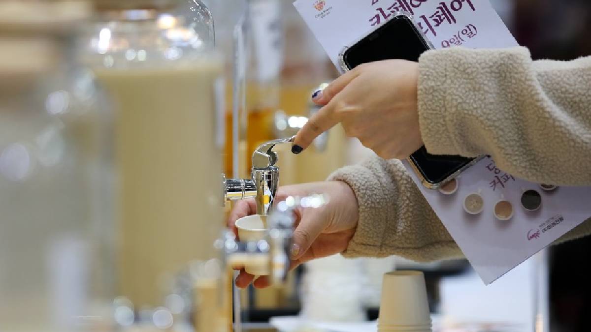 Corea ya no prohíbe vasos de papel de un solo uso; ¿qué pasará con los popotes y las bolsas de plástico?