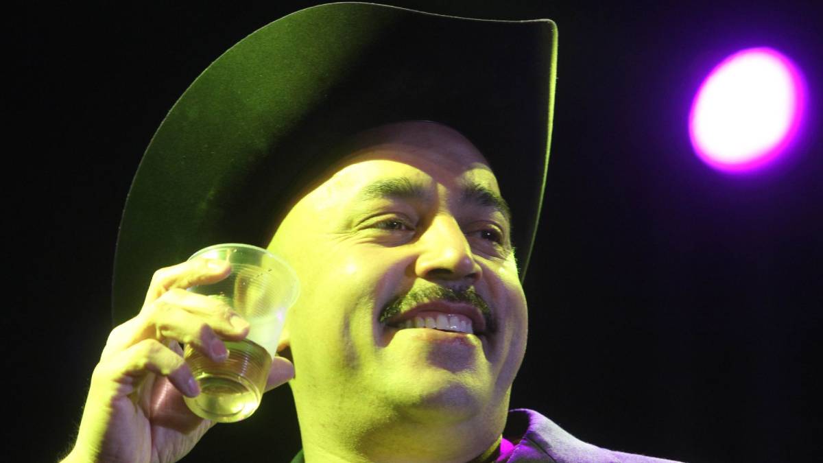 Lupillo Rivera habría mandado mensajes de amor a fan; comparten parte