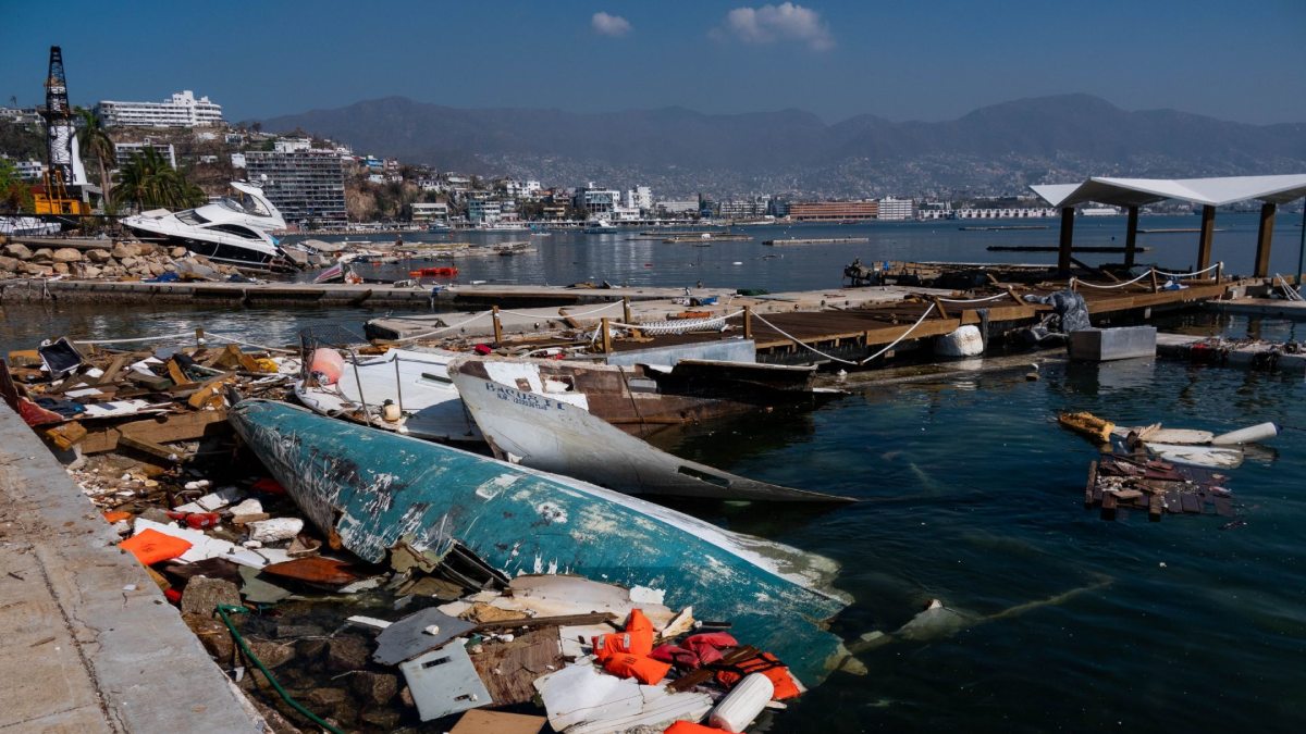 Huracán Otis: Recuperan 62 embarcaciones del fondo del mar en Acapulco