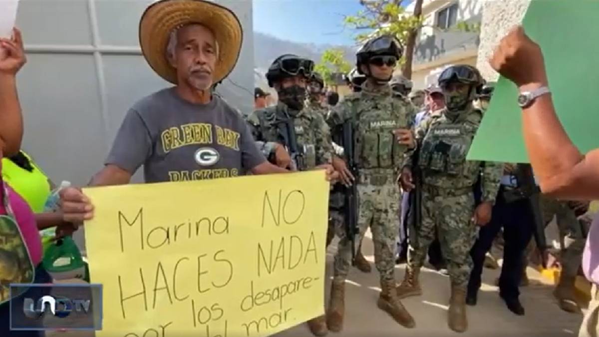 Protestan familiares de marineros desaparecidos en Acapulco luego del paso de Otis