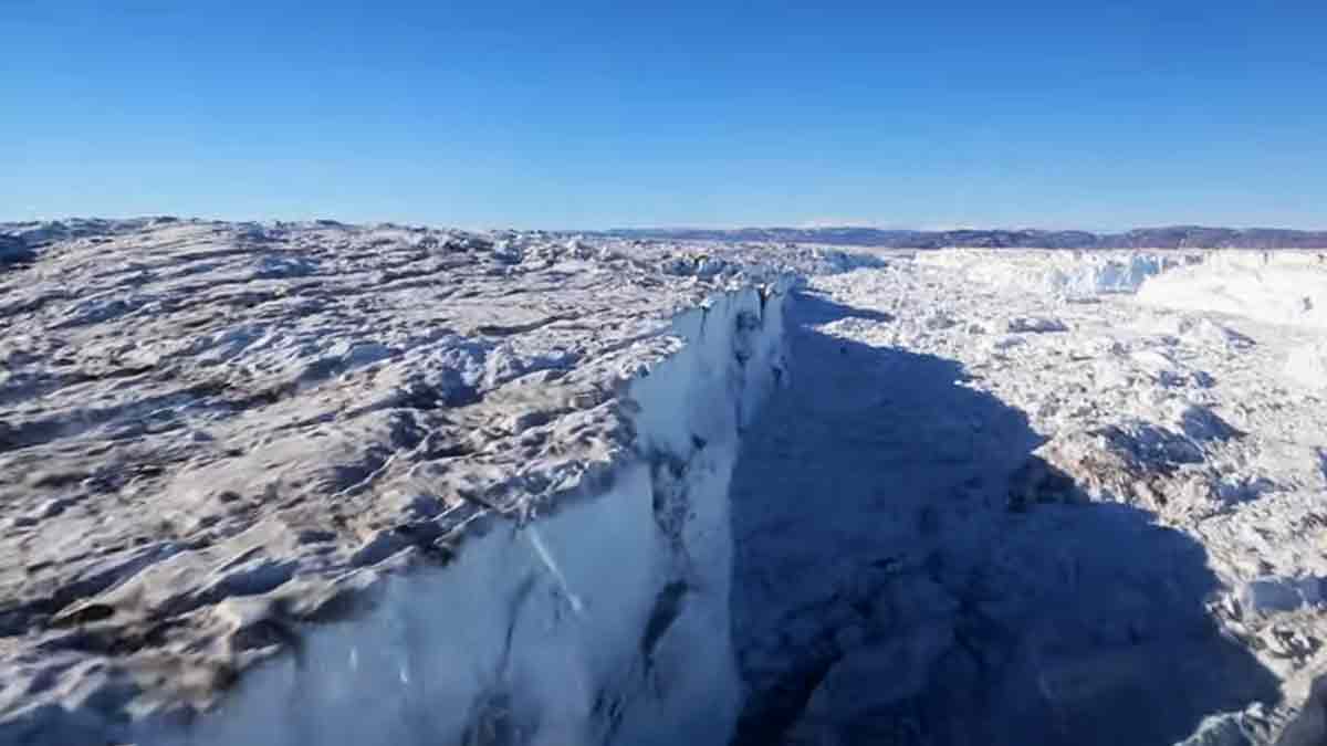 Colapsan plataformas de hielo de Groenlandia, el riesgo es “dramático”