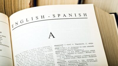 Incluyen casi 2 mil palabras en español en el diccionario inglés