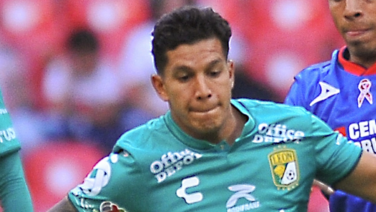 Lucas Romero sufre escalofriante patada en la cabeza, no jugará contra el América