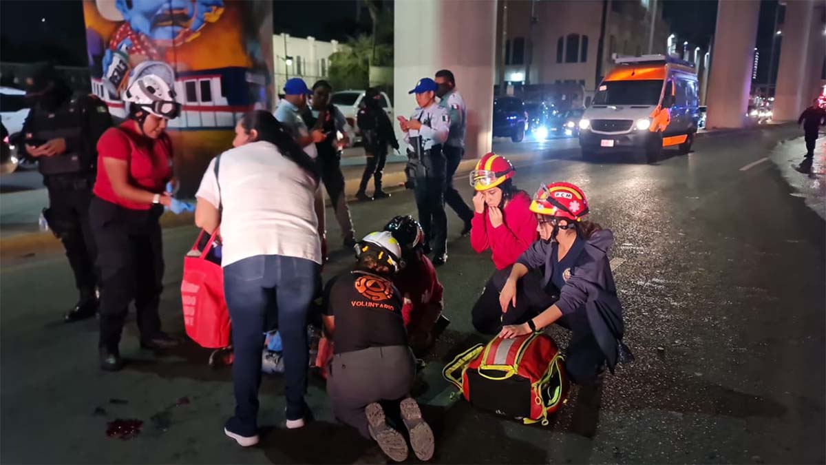 Niño y su papá caen desde las alturas del Metro en Monterrey