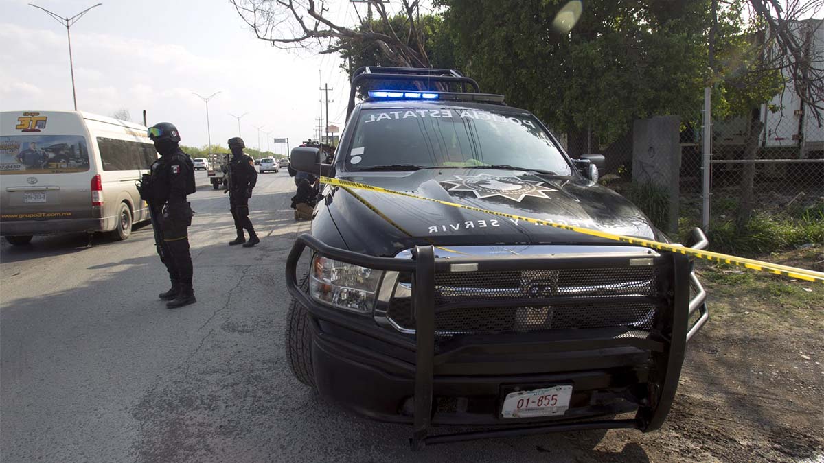 Captan a agente vial recibiendo “mordida” en San Pedro, Nuevo León; lo separan de su cargo