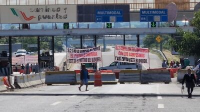 morelos-ejidatarios-bloquean-la-autopista-la-pera-cuautla