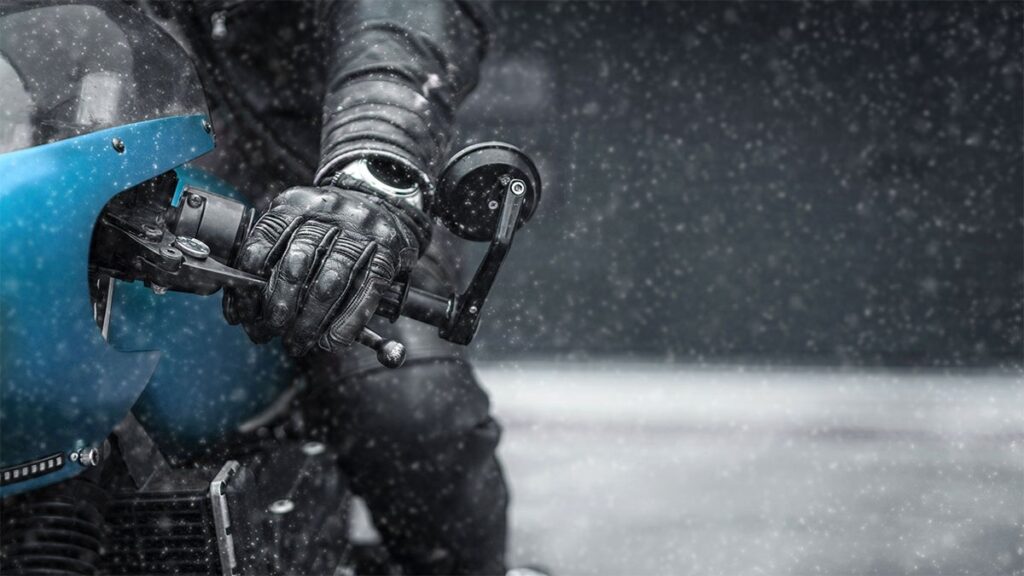 Movilidad: 6 tips para que no te afecte el frío en bicicleta o motocicleta