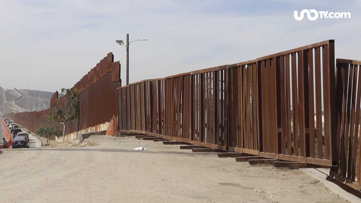 Instalan muro provisional en canalización del río Tijuana
