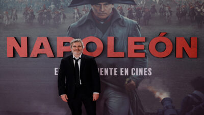 Joaquin Phoenix sorprende y habla español en la presentación de "Napoleón"