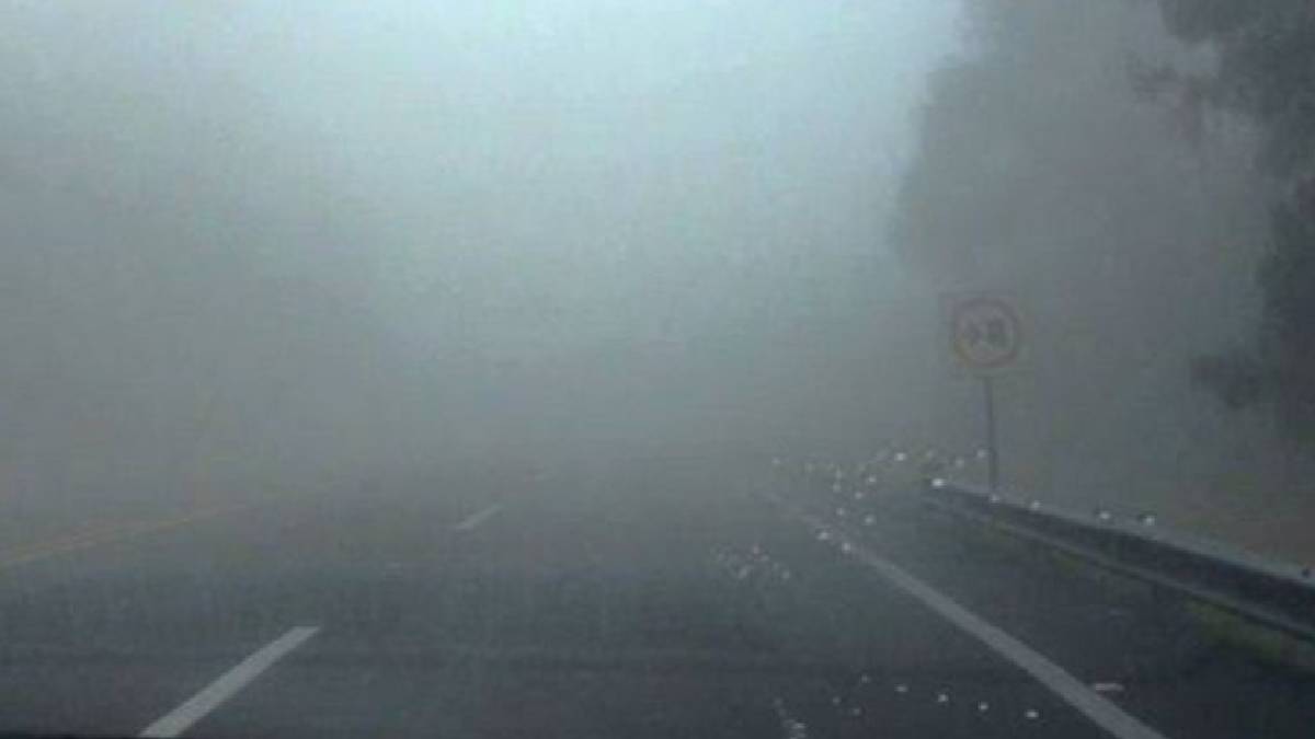 Alcaldías de CDMX amanecen con densa neblina; piden a conductores tomar precauciones