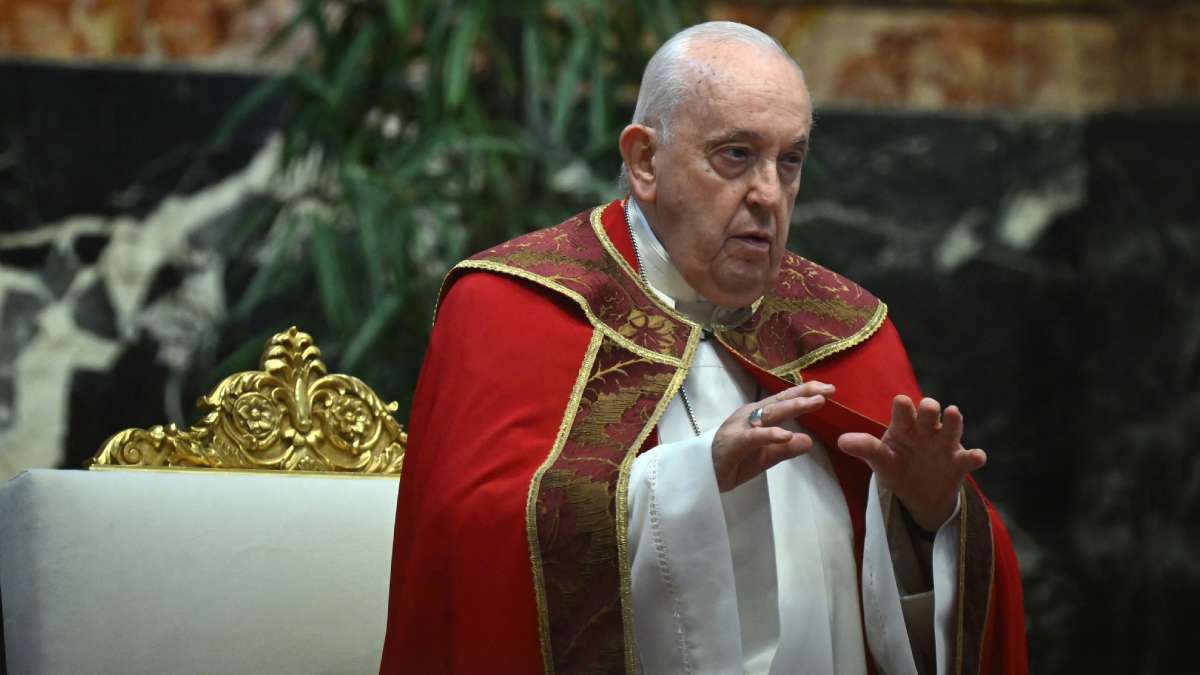 Por un resfriado, el Papa Francisco se salta discurso; a pesar de no sentirse bien cumplirá con su agenda