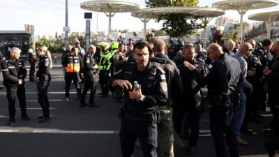 Policías en el lugar de un tiroteo en Jerusalén
