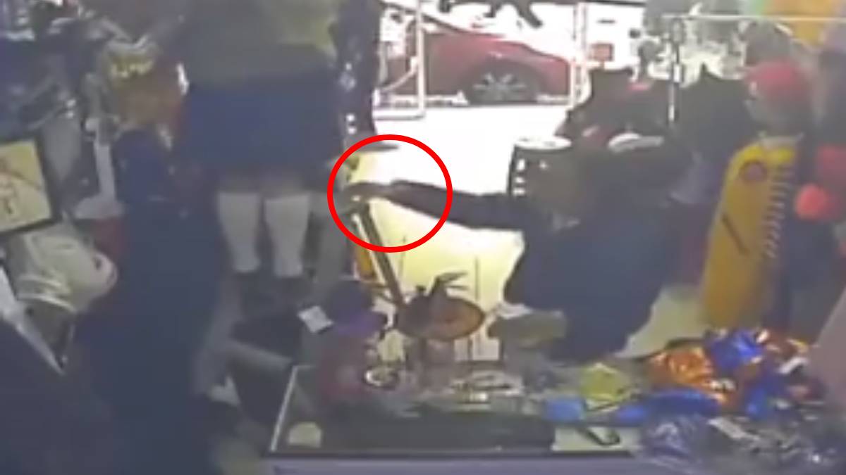 Lo hicieron viral: hombre graba bajo la falda a niña en tienda de disfraces de Puebla