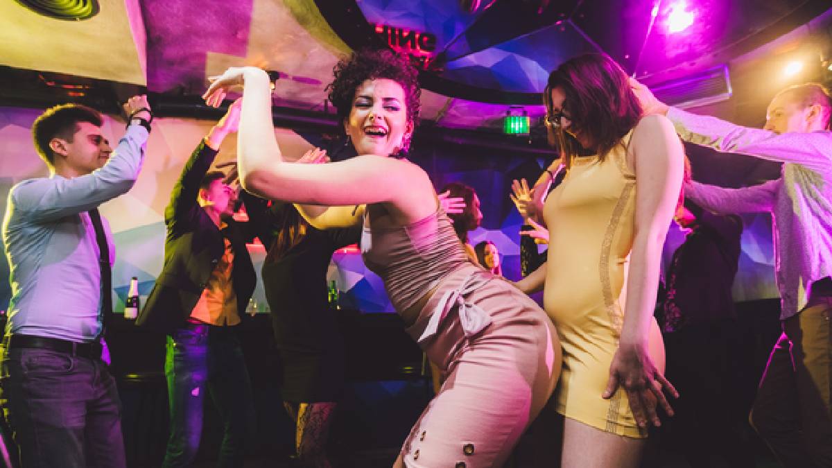 ¿Qué es “Reggaetón Champagne”? 5 artistas mexicanos que hacen este tipo de canciones