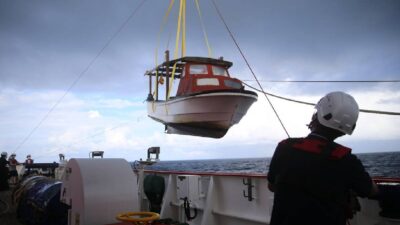 rompehielos de China rescata a barco pesquero