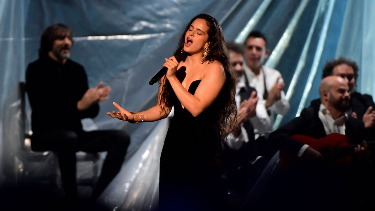 Rosalía se roba la gala de los Premios Grammy Latinos 2023 con intensa actuación
