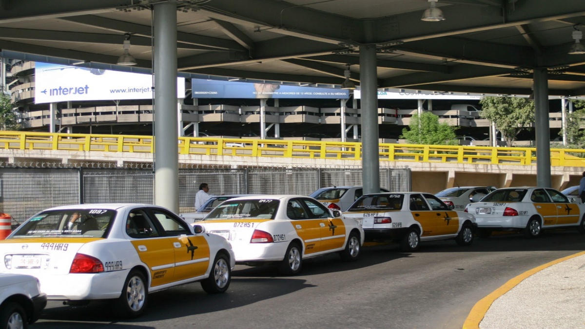 AICM cierra dos puntos de venta de Sitio 300 que operaban ilegalmente en la Terminal 1
