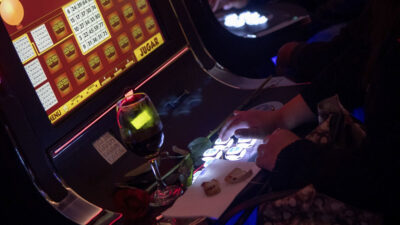 Prohíben tragamonedas en casinos