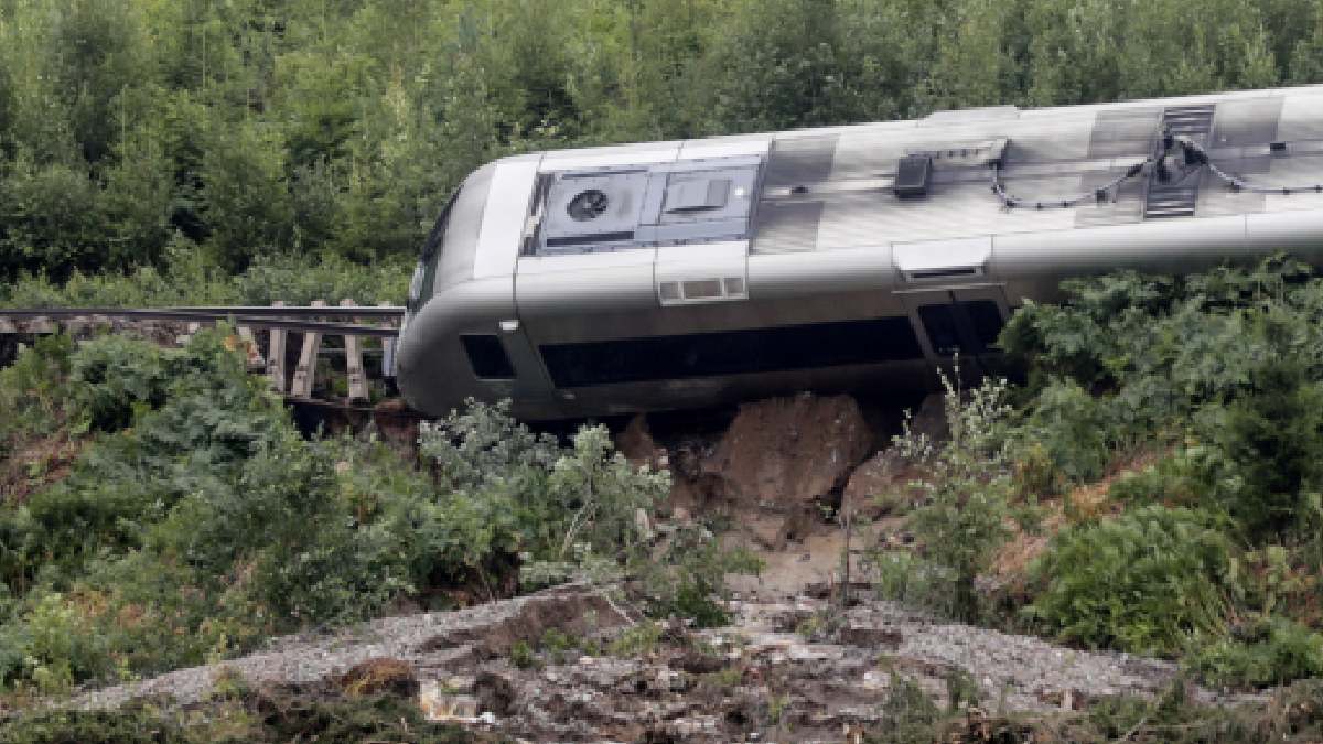 Piden evacuar la zona: declaran estado de emergencia en Kentucky por descarrilamiento de tren con azufre