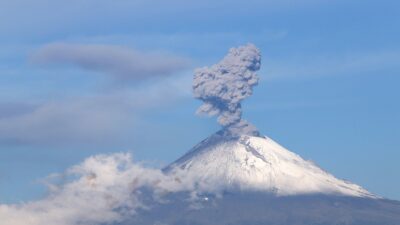Emite el volcán Popocatépetl vapor de agua y ceniza: no afectará a la CDMX