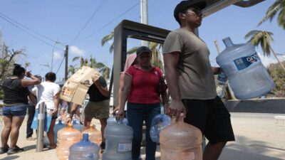 WCK ofrece alimentos a damnificados de Guerrero